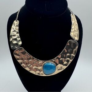 2/$25 Stunning Hammered Goldtone Collar Necklace w/Faux Blue Stone 18” Adjustble